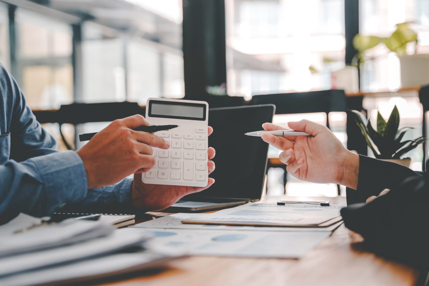 the-financiers-are-calculating-personal-taxes-for-their-customers-1-1-e1707125280462 (1)